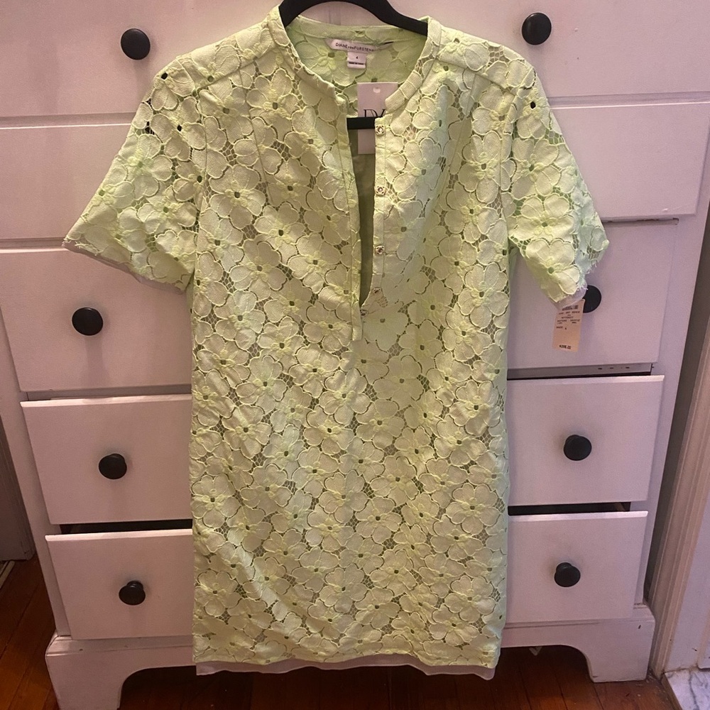 Lace Short Sleeve Dress in Light Green